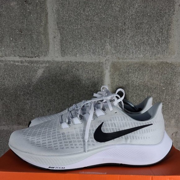 Nike White and Gray Athletic Shoes - Picture 6 of 12